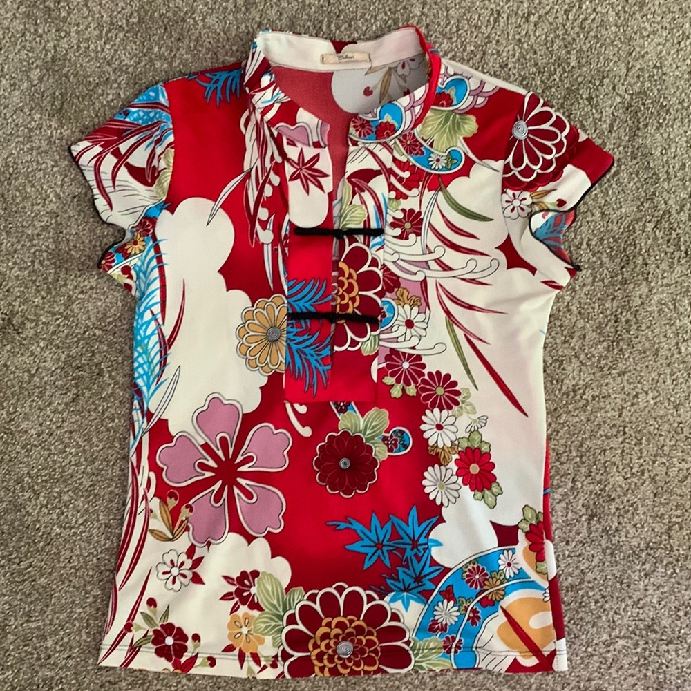 Super cute vintage mandarin style top. Fits s/m